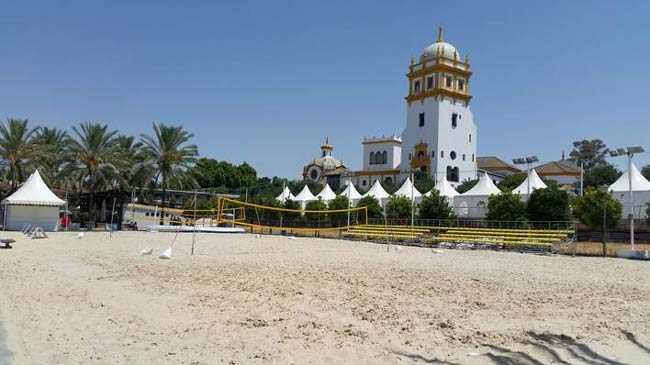 Strand von Sevilla neben dem Wohnmobilstellplatz