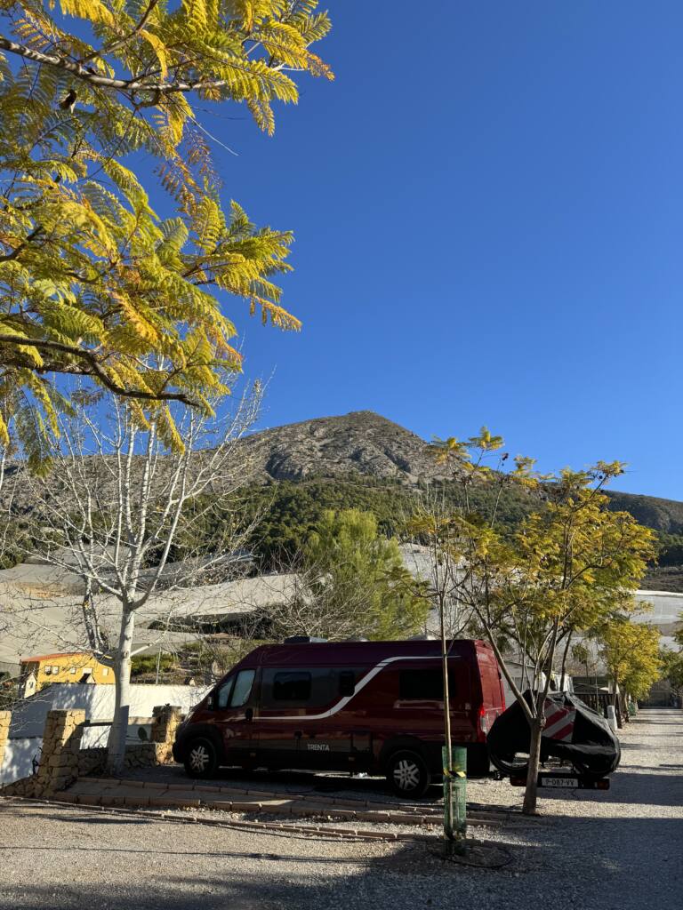 Área en Camping Caravaning Fonts del Algar, Alicante. — foto 2