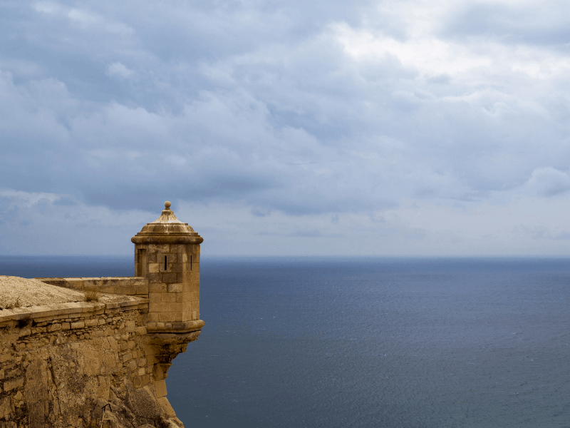 castillo de santa bárbara en la costa blanca