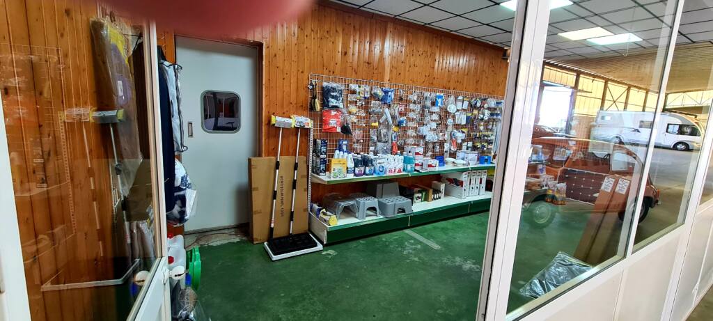 Magasin disponible dans l'aire de camping-car de Carcacol, Alcalá de Guadaira