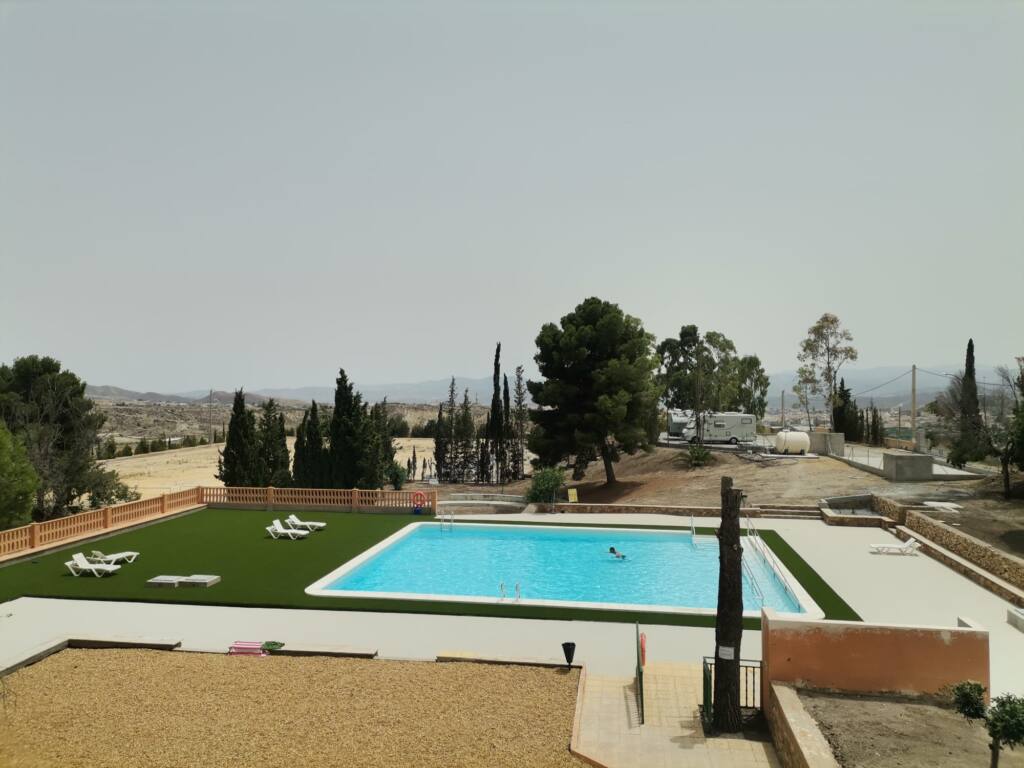 Aire de camping-car avec piscine au Camping Albox, Albox, Almería