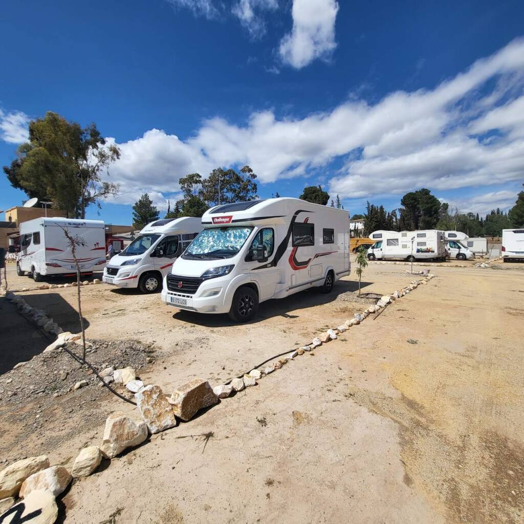 Aire de camping-car et camping-car au Camping Albox, Albox, Almería