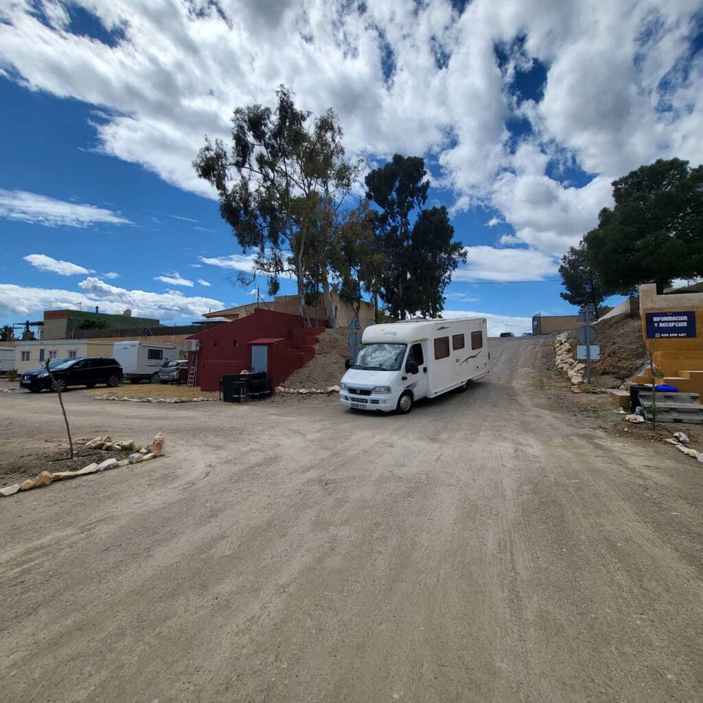 Aire de camping-car avec réception au Camping Albox, Albox, Almería