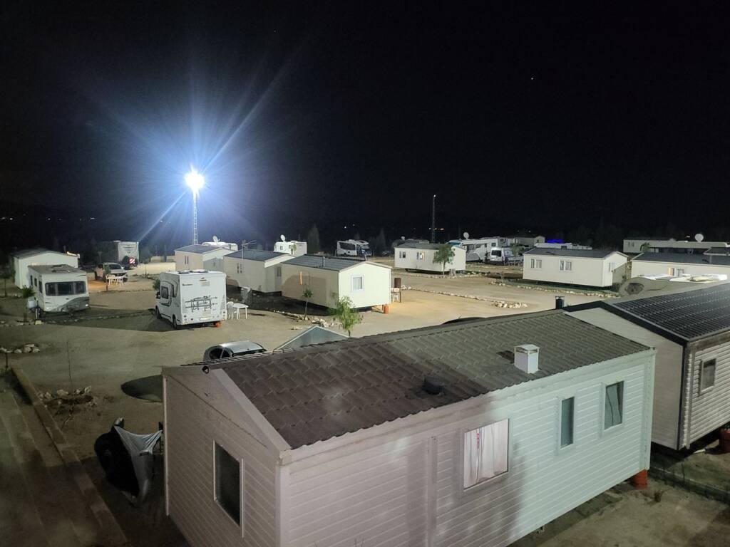 Aire de camping-car et camping-car au Camping Albox, Albox, Almería