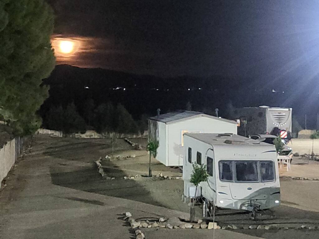 Aire de camping-car et camping-car au Camping Albox, Albox, Almería