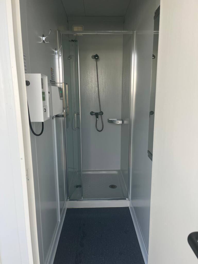 Platz mit Duschbereich für Wohnmobile Bellavista, Granada