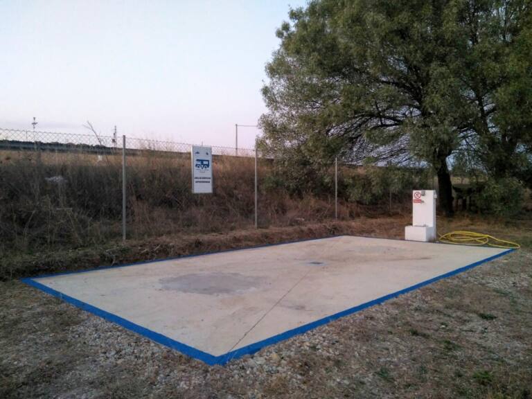 Aire de camping-car avec quai Camping Puebla, La Puebla de los Infantes, Séville