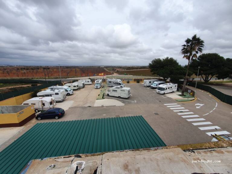 Zona camper habilitada en autocaravanas Camper Caravanas Home, Cartagena, Murcia
