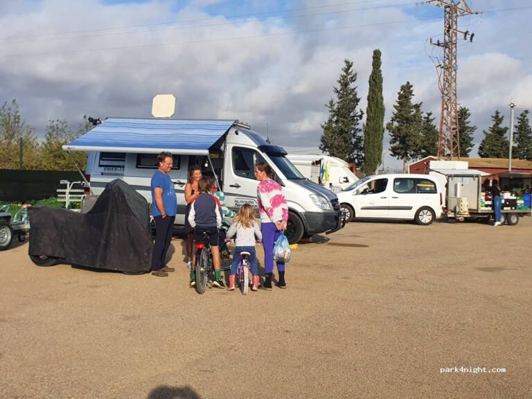 Zona preparada para camper en Camper Caravanas Home, Cartagena, Murcia