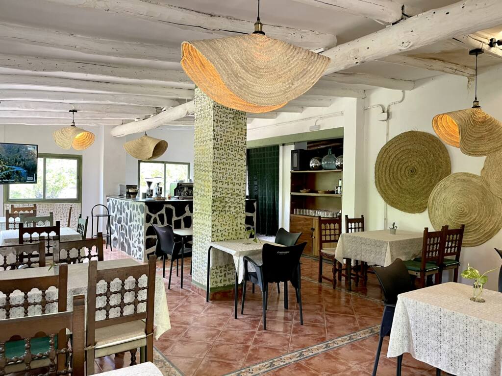 Parque de campismo com restaurante, El Madroñal, Serra de Aracena, Huelva