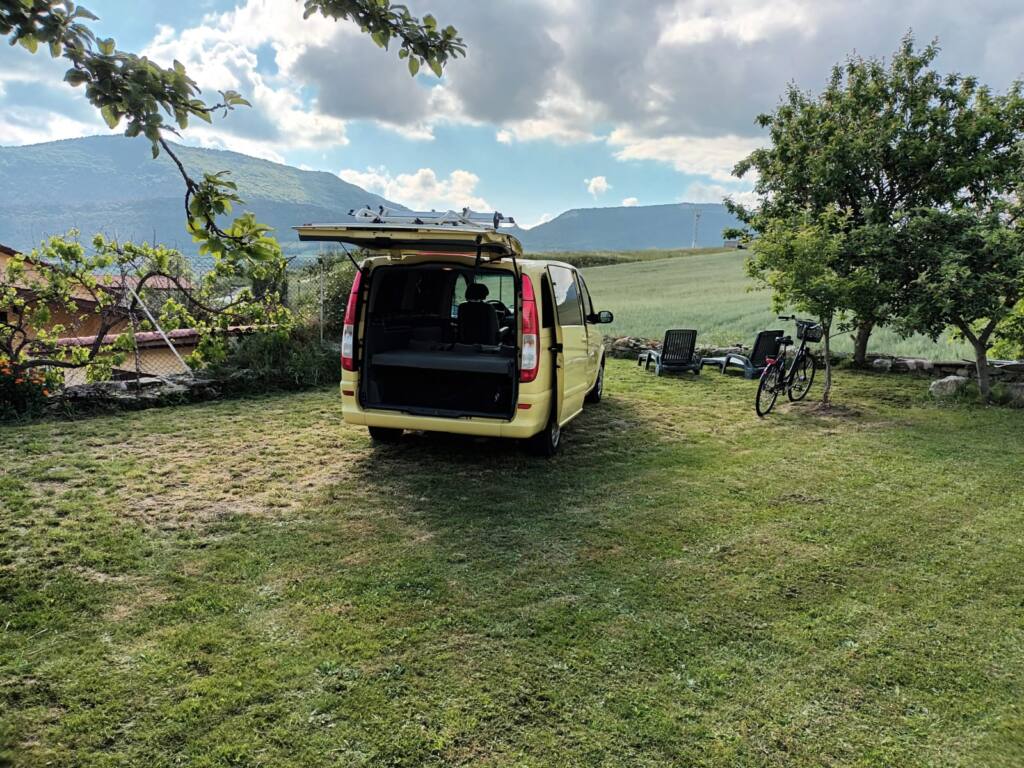 Zona de descanso y estancia para campers y autocaravanas en Espacios Fresneda, Álava-Vitoria